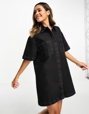 ASOS Design Curve bleksvart skjortklänning i denim med korta ärmar