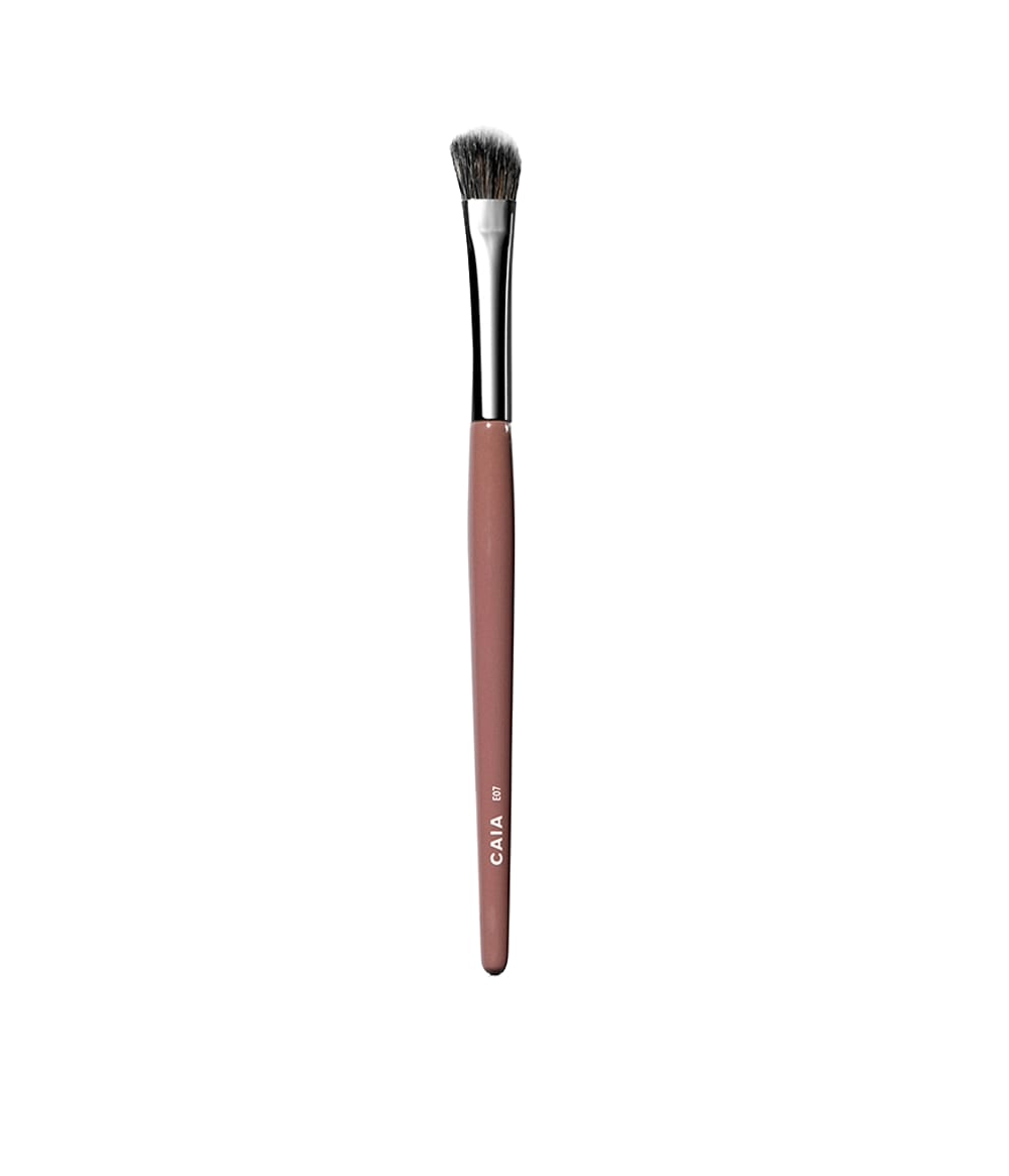 CAIA Cosmetics Angled flat brush e07