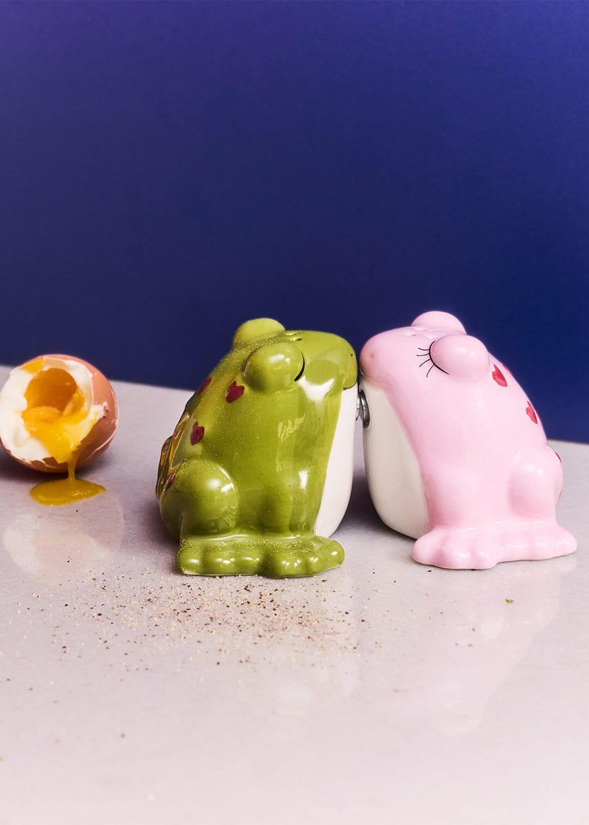 Flying Tiger Copenhagen Kissing frogs salt and pepper set - 2 pcs