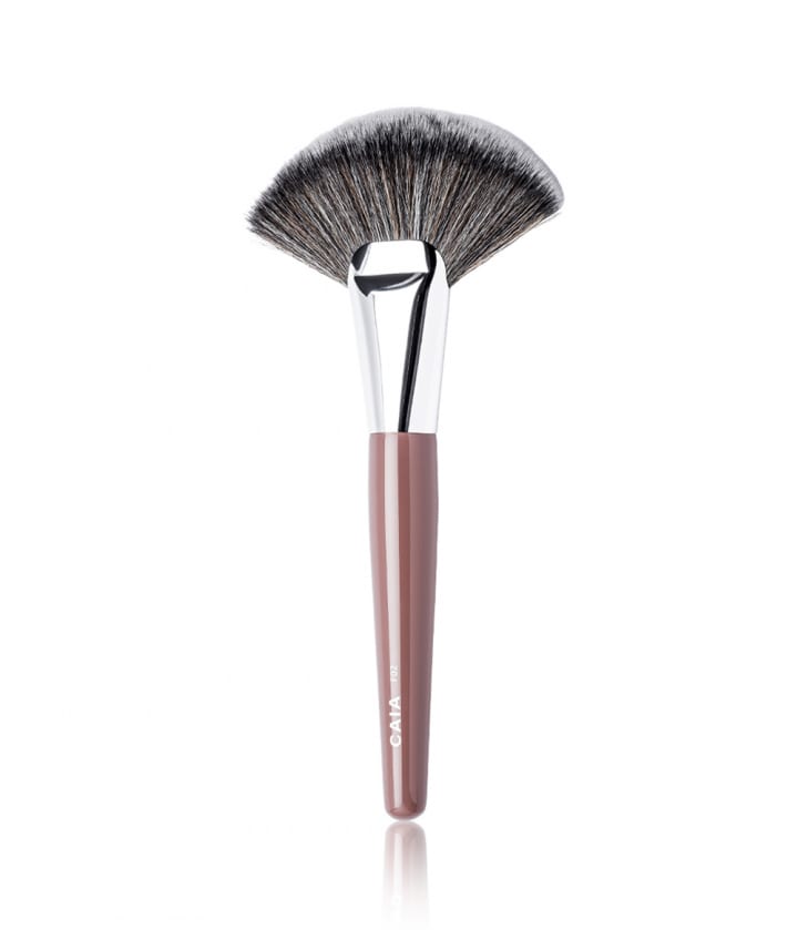 CAIA Cosmetics Large Fan Brush F02