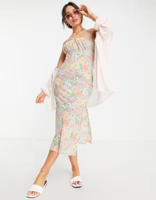ASOS Design Curve blommig slipklänning i maxilängd med rynkad byst